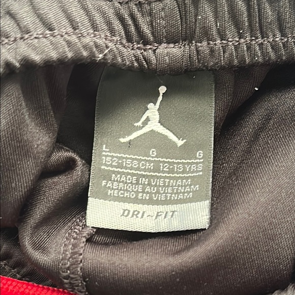 Nike DriFit black basketball athletic shorts - Picture 3 of 7